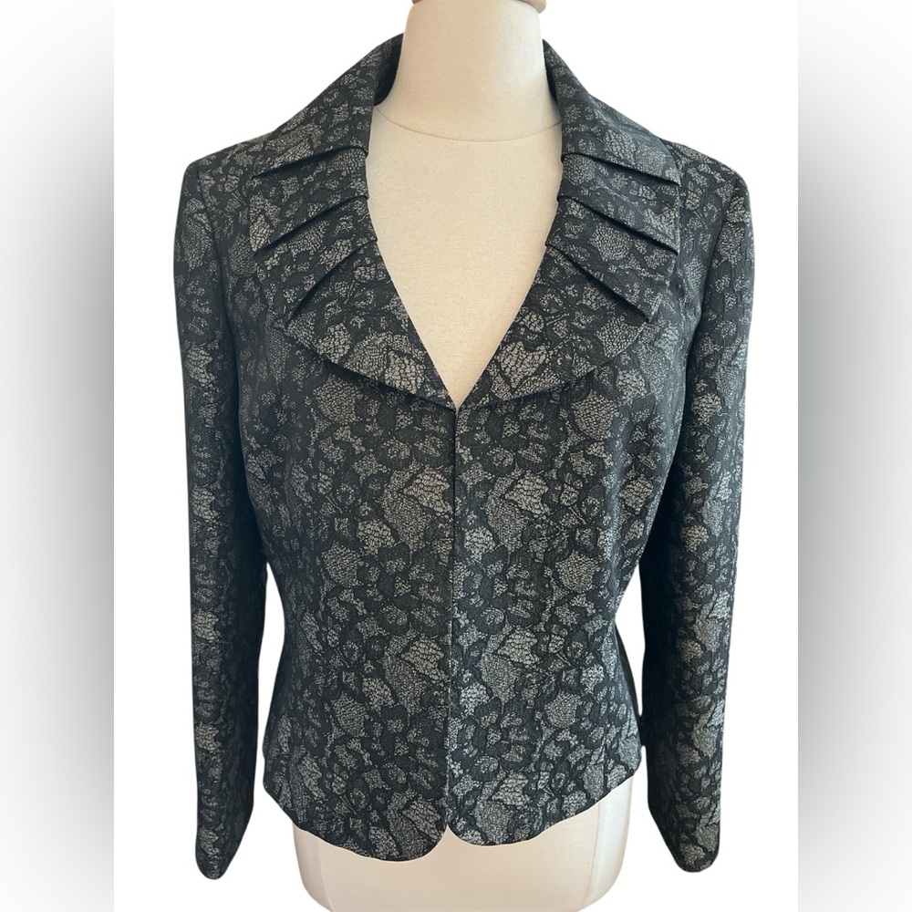 Vintage Le Suit Black and Gold Floral Mesh Crop Open Blazer Size 16 - Picture 9 of 9